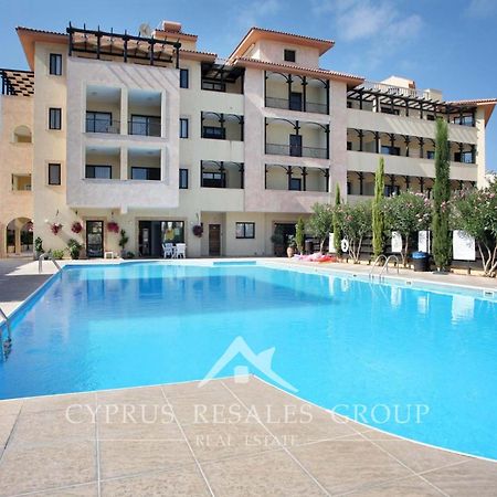 Pool Side 2 Bedroom Queens Gardens Complex Paphos Eksteriør bilde