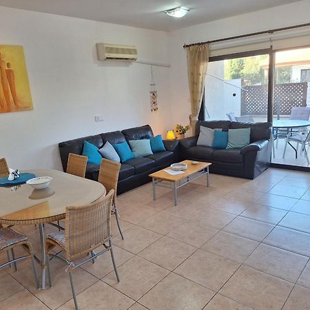 Pool Side 2 Bedroom Queens Gardens Complex Paphos Eksteriør bilde