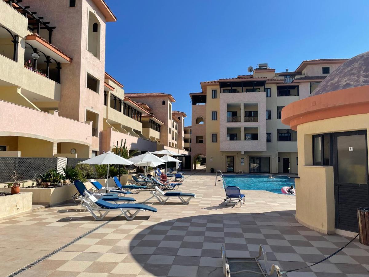 Pool Side 2 Bedroom Queens Gardens Complex Paphos Eksteriør bilde