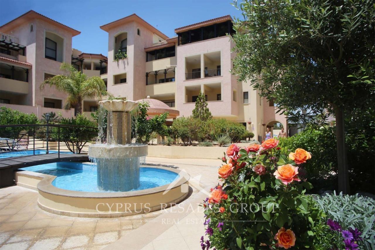 Pool Side 2 Bedroom Queens Gardens Complex Paphos Eksteriør bilde