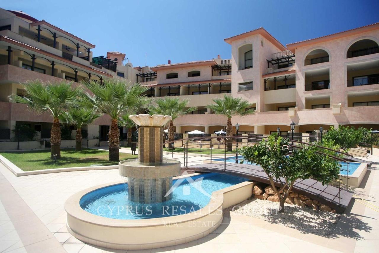 Pool Side 2 Bedroom Queens Gardens Complex Paphos Eksteriør bilde