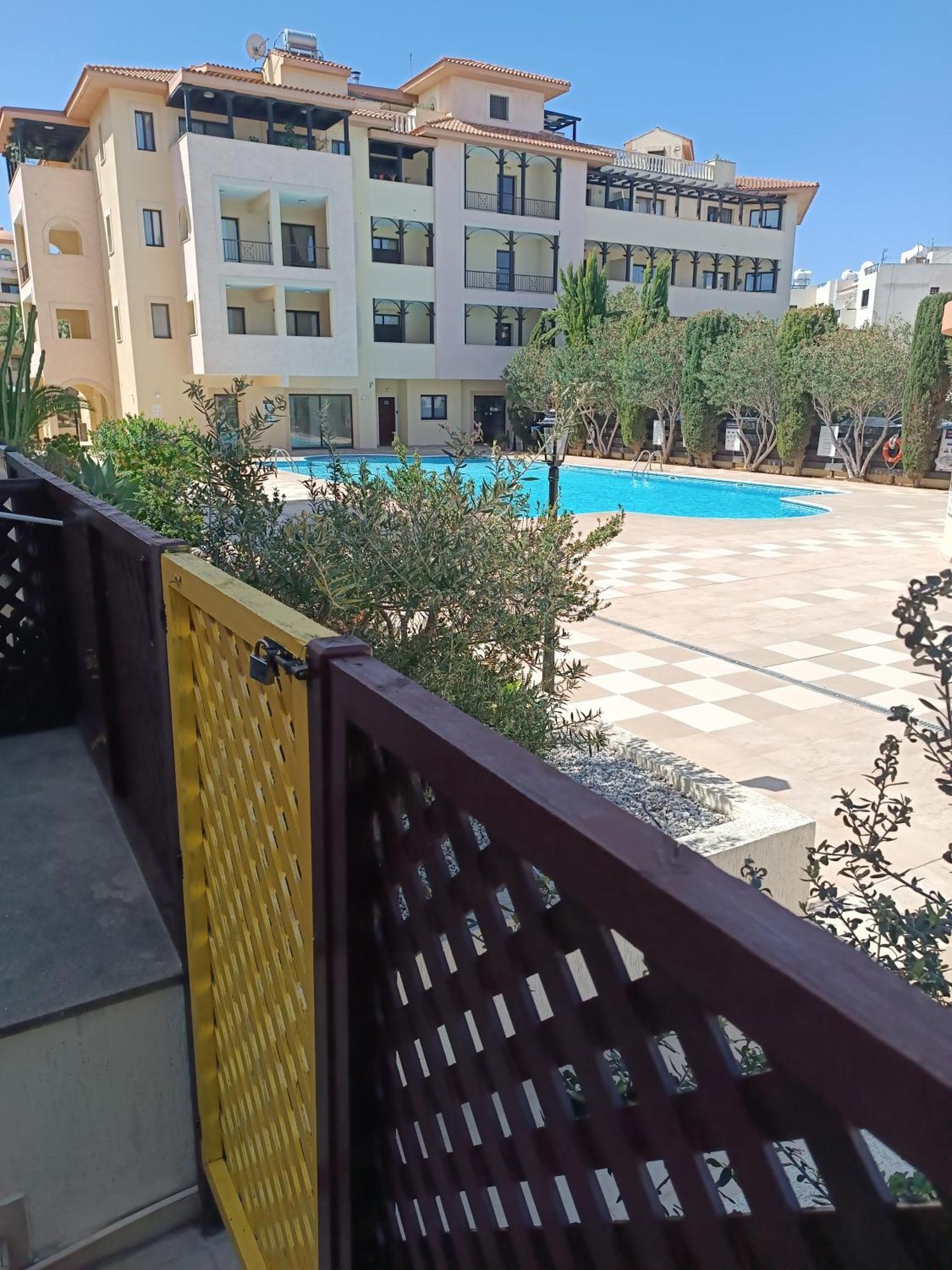 Pool Side 2 Bedroom Queens Gardens Complex Paphos Eksteriør bilde