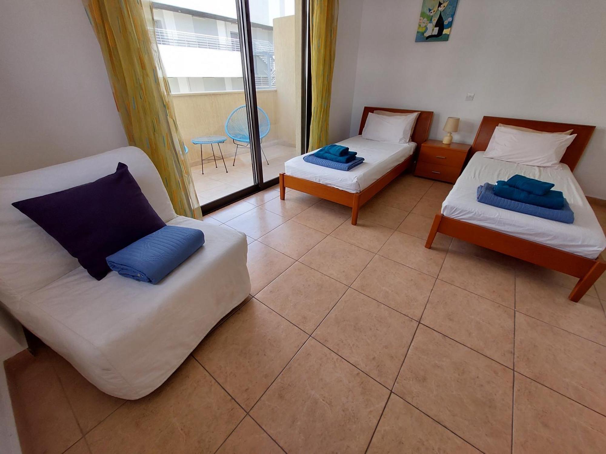 Pool Side 2 Bedroom Queens Gardens Complex Paphos Eksteriør bilde