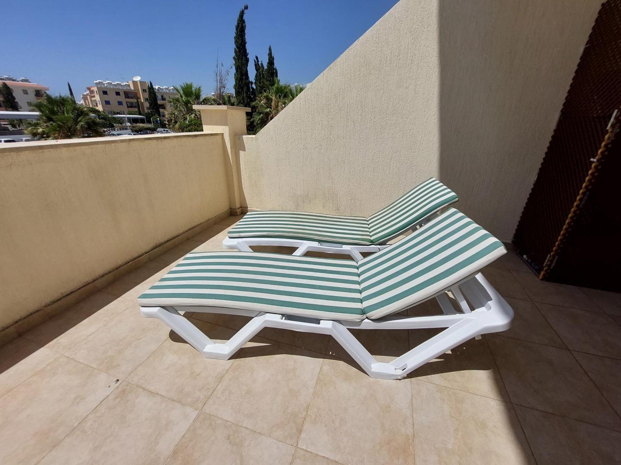 Pool Side 2 Bedroom Queens Gardens Complex Paphos Eksteriør bilde