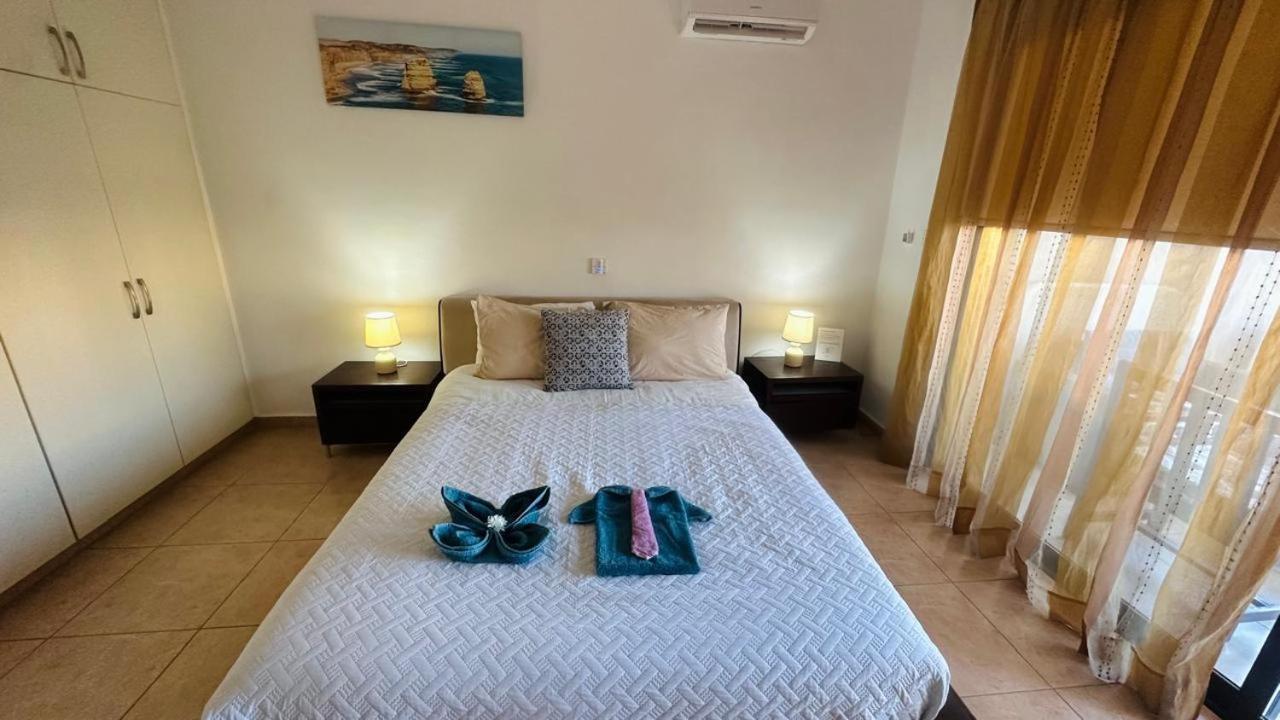 Pool Side 2 Bedroom Queens Gardens Complex Paphos Eksteriør bilde